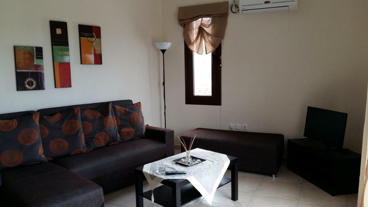 Gougousis Apartments Kaloyiros Extérieur photo