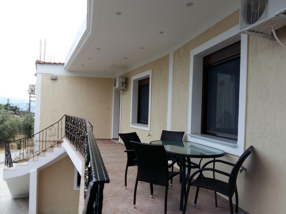 Gougousis Apartments Kaloyiros Extérieur photo